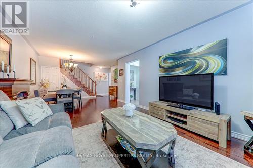 99 Mondeo Drive, Toronto (Dorset Park), ON - Indoor Photo Showing Living Room