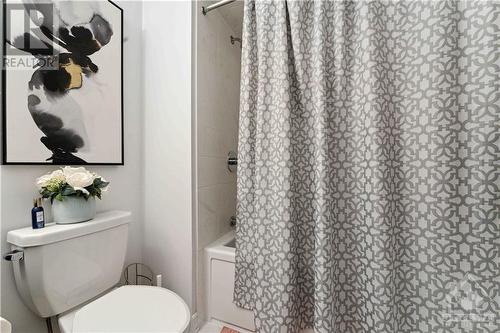 13 Brixton Way, Ottawa, ON - Indoor Photo Showing Bathroom