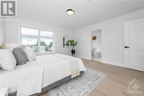 8 Melville Drive, Ottawa, ON - Indoor Photo Showing Bedroom