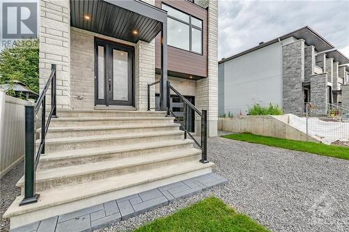 8 Melville Drive, Ottawa, ON - Outdoor