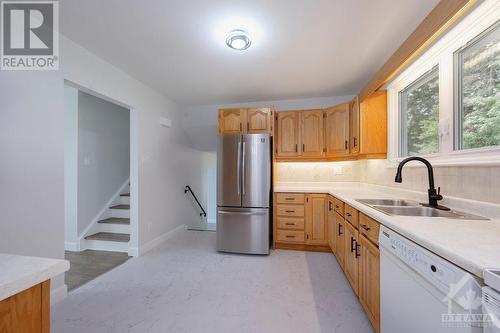 29 Woodhill Crescent, Ottawa, ON - Indoor Photo Showing Kitchen With Double Sink