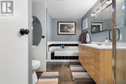 624 16Th  S Avenue, Creston, BC - Indoor Photo Showing Bathroom