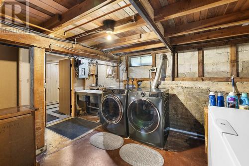 624 16Th  S Avenue, Creston, BC - Indoor Photo Showing Laundry Room