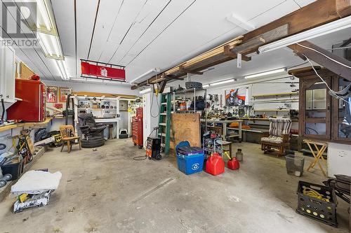 624 16Th  S Avenue, Creston, BC - Indoor Photo Showing Garage