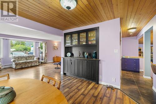 624 16Th  S Avenue, Creston, BC - Indoor Photo Showing Living Room