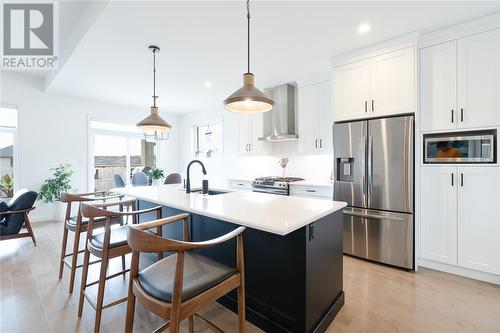 6807 Griffin Drive, Plympton-Wyoming, ON - Indoor Photo Showing Kitchen With Upgraded Kitchen