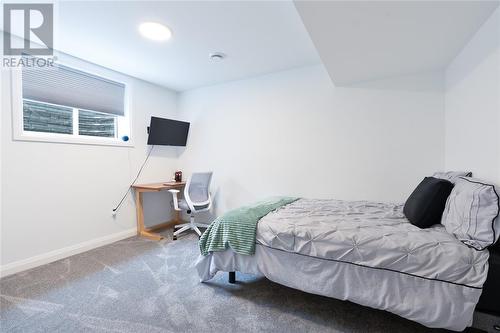 6807 Griffin Drive, Plympton-Wyoming, ON - Indoor Photo Showing Bedroom