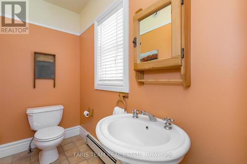 1897 10 Line N, Oro-Medonte, ON - Indoor Photo Showing Bathroom