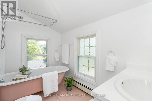 1897 10 Line N, Oro-Medonte, ON - Indoor Photo Showing Bathroom