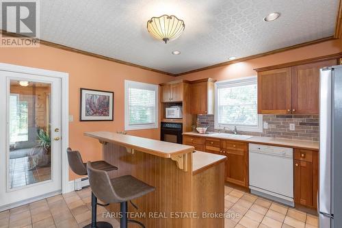 1897 10 Line N, Oro-Medonte, ON - Indoor Photo Showing Kitchen