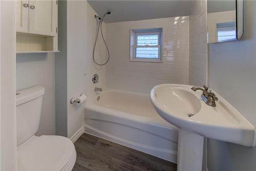 144 Britannia Avenue, Hamilton, ON - Indoor Photo Showing Bathroom