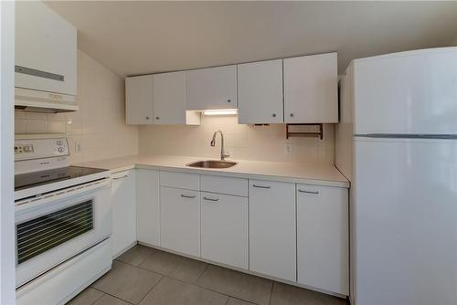 144 Britannia Avenue, Hamilton, ON - Indoor Photo Showing Kitchen