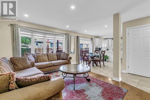 4575 Unicorn Avenue, Windsor, ON - Indoor Photo Showing Living Room