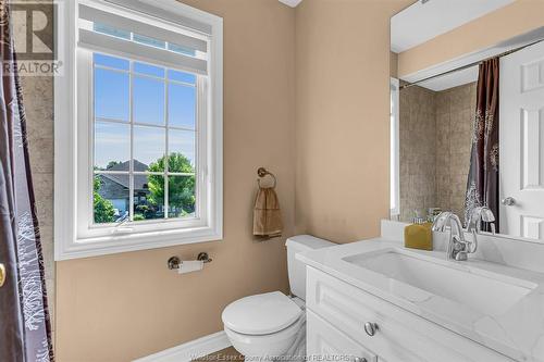 4575 Unicorn Avenue, Windsor, ON - Indoor Photo Showing Bathroom