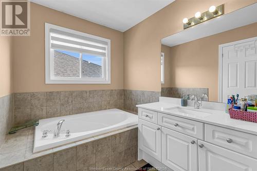 4575 Unicorn Avenue, Windsor, ON - Indoor Photo Showing Bathroom