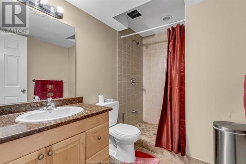 4575 Unicorn Avenue, Windsor, ON - Indoor Photo Showing Bathroom