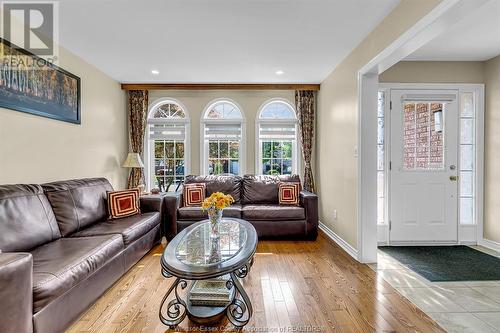 4575 Unicorn Avenue, Windsor, ON - Indoor Photo Showing Living Room