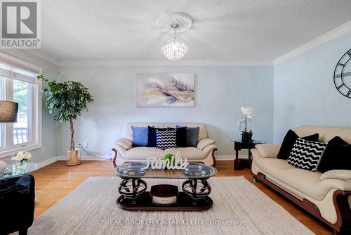 87 Taylorwood Avenue, Caledon (Bolton North), ON - Indoor Photo Showing Living Room