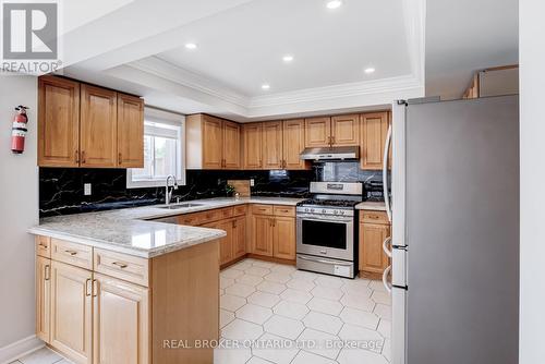 87 Taylorwood Avenue, Caledon (Bolton North), ON - Indoor Photo Showing Kitchen