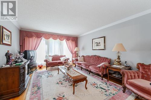 8 Ryckman Lane, Brampton (Toronto Gore Rural Estate), ON - Indoor Photo Showing Living Room