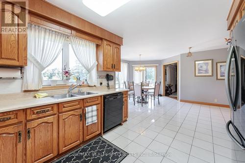 8 Ryckman Lane, Brampton (Toronto Gore Rural Estate), ON - Indoor Photo Showing Kitchen With Double Sink