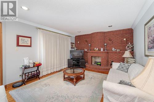 8 Ryckman Lane, Brampton (Toronto Gore Rural Estate), ON - Indoor Photo Showing Living Room