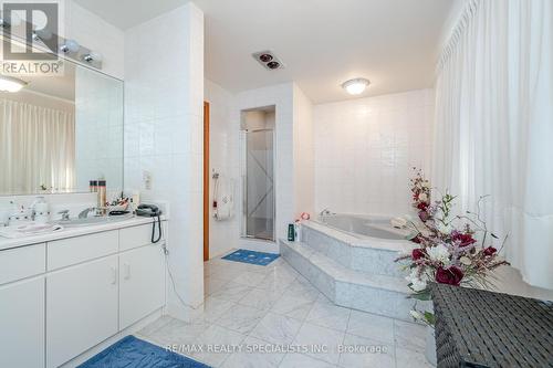 8 Ryckman Lane, Brampton (Toronto Gore Rural Estate), ON - Indoor Photo Showing Bathroom