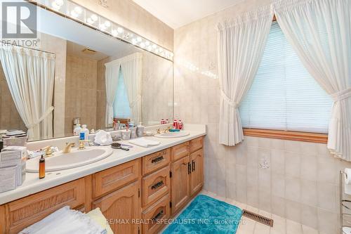 8 Ryckman Lane, Brampton (Toronto Gore Rural Estate), ON - Indoor Photo Showing Bathroom