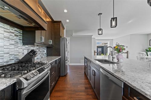 928 34 Avenue, Vernon, BC - Indoor Photo Showing Kitchen With Stainless Steel Kitchen With Double Sink With Upgraded Kitchen