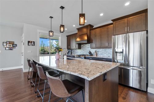 928 34 Avenue, Vernon, BC - Indoor Photo Showing Kitchen With Stainless Steel Kitchen With Upgraded Kitchen