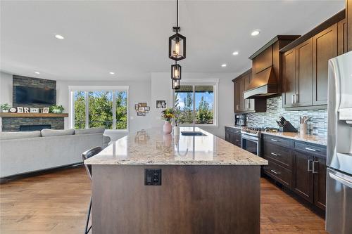 928 34 Avenue, Vernon, BC - Indoor Photo Showing Kitchen With Upgraded Kitchen