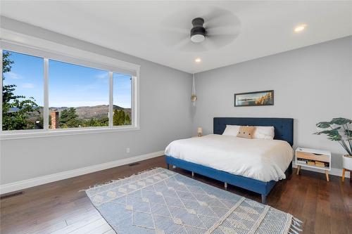 928 34 Avenue, Vernon, BC - Indoor Photo Showing Bedroom