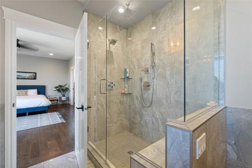 928 34 Avenue, Vernon, BC - Indoor Photo Showing Bathroom