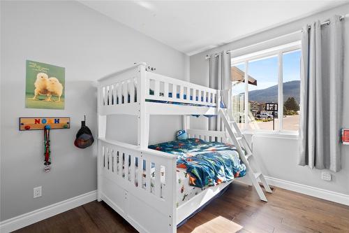 928 34 Avenue, Vernon, BC - Indoor Photo Showing Bedroom