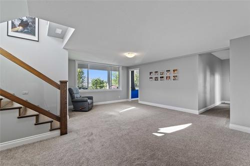 928 34 Avenue, Vernon, BC - Indoor Photo Showing Other Room