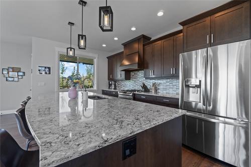 928 34 Avenue, Vernon, BC - Indoor Photo Showing Kitchen With Stainless Steel Kitchen With Upgraded Kitchen