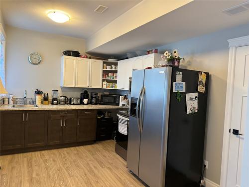 928 34 Avenue, Vernon, BC - Indoor Photo Showing Kitchen