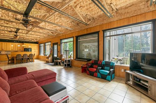 46-2481 Squilax-Anglemont Road, Lee Creek, BC - Indoor Photo Showing Living Room