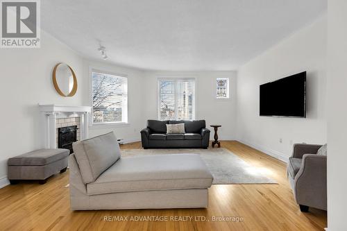 407 - 460 Wellington Street, London, ON - Indoor Photo Showing Living Room With Fireplace