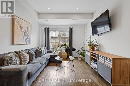 12 - 5060 Serena Drive, Lincoln, ON - Indoor Photo Showing Living Room