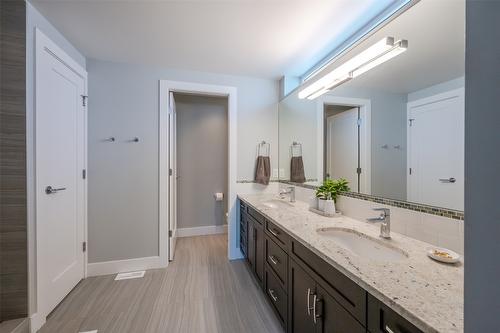 104 View Way, Penticton, BC - Indoor Photo Showing Bathroom