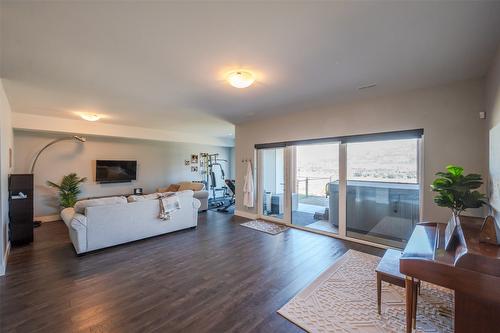 104 View Way, Penticton, BC - Indoor Photo Showing Living Room