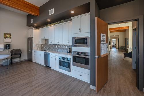 104 View Way, Penticton, BC - Indoor Photo Showing Kitchen