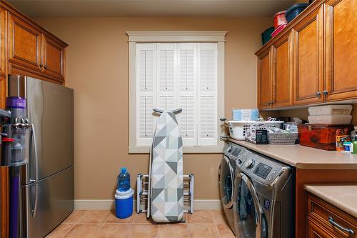 648 Denali Drive, Kelowna, BC - Indoor Photo Showing Laundry Room