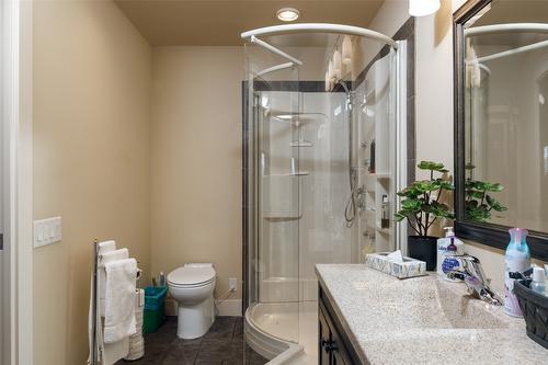 648 Denali Drive, Kelowna, BC - Indoor Photo Showing Bathroom