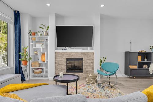 80-2490 Tuscany Drive, West Kelowna, BC - Indoor Photo Showing Living Room With Fireplace