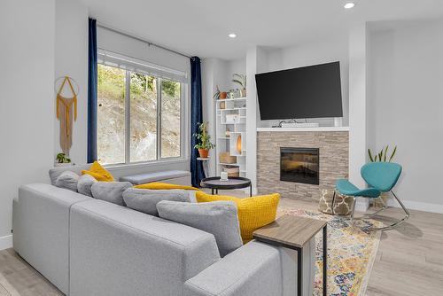 80-2490 Tuscany Drive, West Kelowna, BC - Indoor Photo Showing Living Room With Fireplace