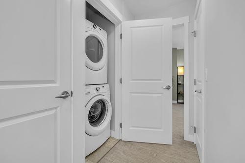 80-2490 Tuscany Drive, West Kelowna, BC - Indoor Photo Showing Laundry Room