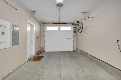 80-2490 Tuscany Drive, West Kelowna, BC - Indoor Photo Showing Garage