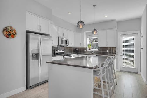 80-2490 Tuscany Drive, West Kelowna, BC - Indoor Photo Showing Kitchen With Stainless Steel Kitchen With Upgraded Kitchen